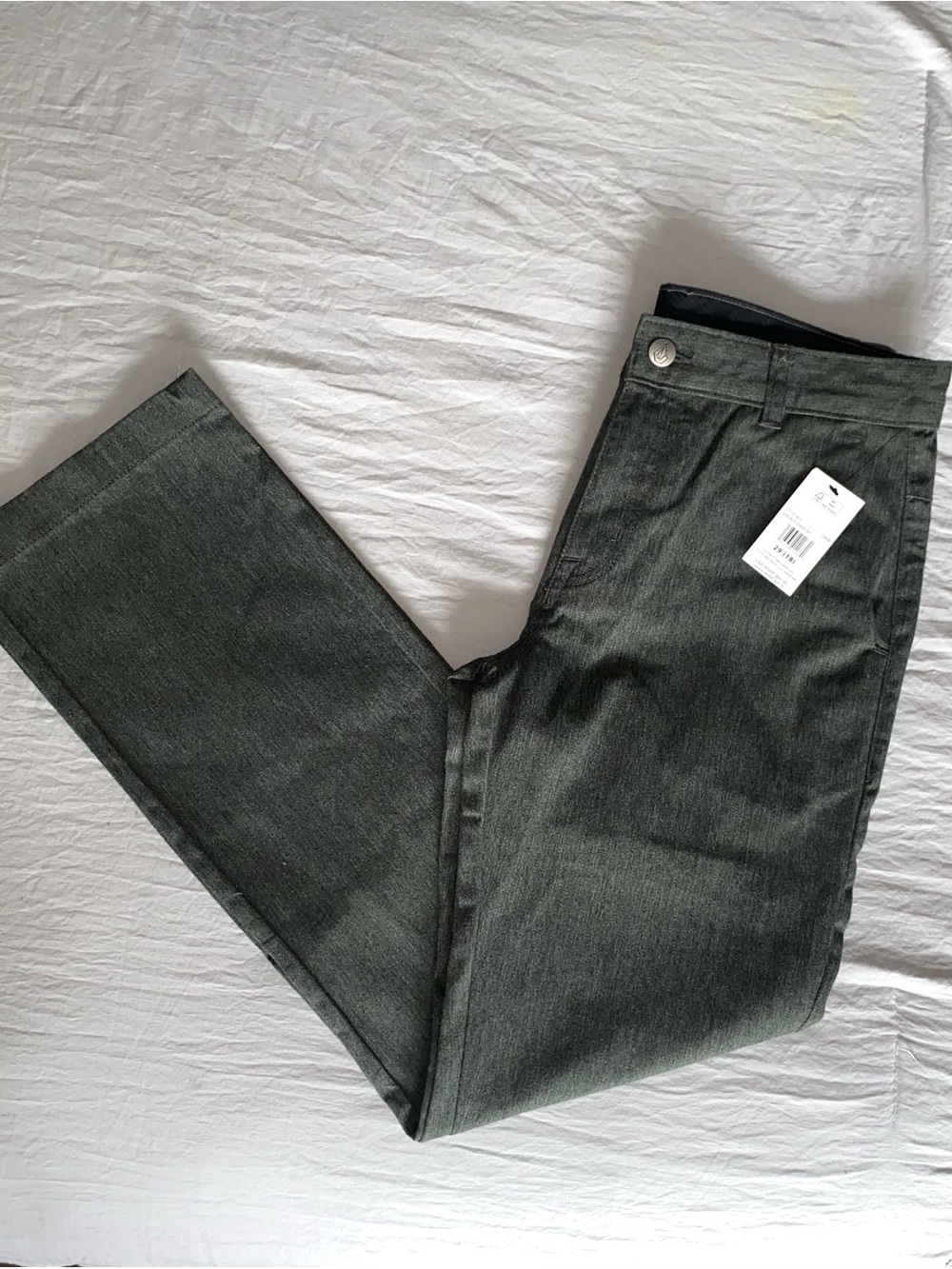Volcom Men's Gray Chino Pants in a Size W29 L32 NWT.